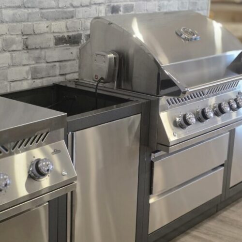 Napoleon OASIS Outdoor Kitchen — Showroom Display Package Friendlyfires.ca